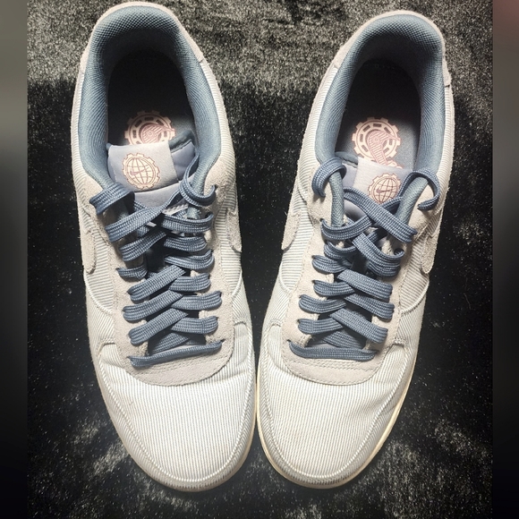 Nike - Picture 4 of 11